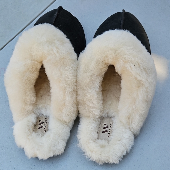 waysoft Shoes - Women's Black and Cream Slippers